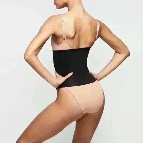 SKIMS- NWOT Waist Trainer Color Onyx Sizes M, L, 4X - Picture 2 of 7
